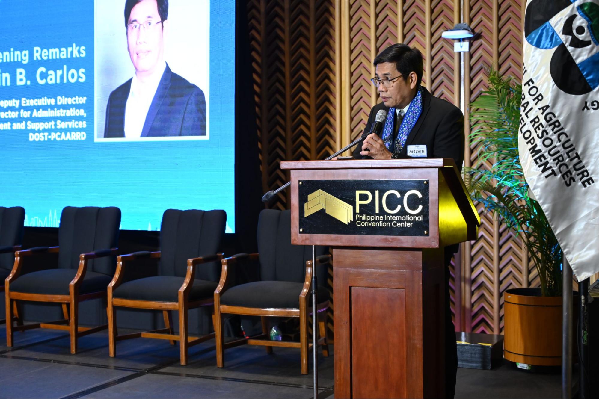 Dr. Melvin Carlos providing his opening remarks (Image credit: Socio-Economics Research Division, DOST-PCAARRD)
