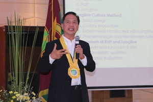 Dr. Carlos C. Baylon of the University of the Philippines Visayas (UPV) presents his paper, “Grow out Culture of the Green Mussel in the Philippines: State of the Art” (Image credit: Genevic R. Obrero, Inland Aquatic Resources Research Division (IARRD), PCAARRD)