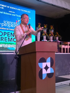 DOST Secretary Fortunato T. dela Peña delivers a message during the opening ceremonies of the Regional S&T Week (RSTW) in Island City Mall in Tagbilaran City, Bohol (Image credit: Serdan Andres A. Dimasapit, Applied Communication Division (ACD), PCAARRD)
